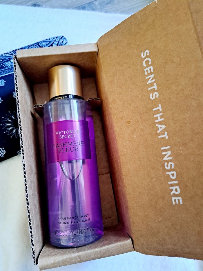 Brume parfumée Victoria's Secret neuve Cashmere Fleur. Exclusivité USA.
