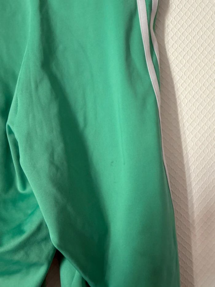 Short vert adidas en bon état taille 34 - photo numéro 5
