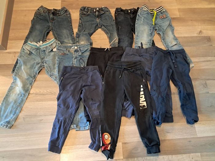 Lot jeans et joggings taille 5 ans