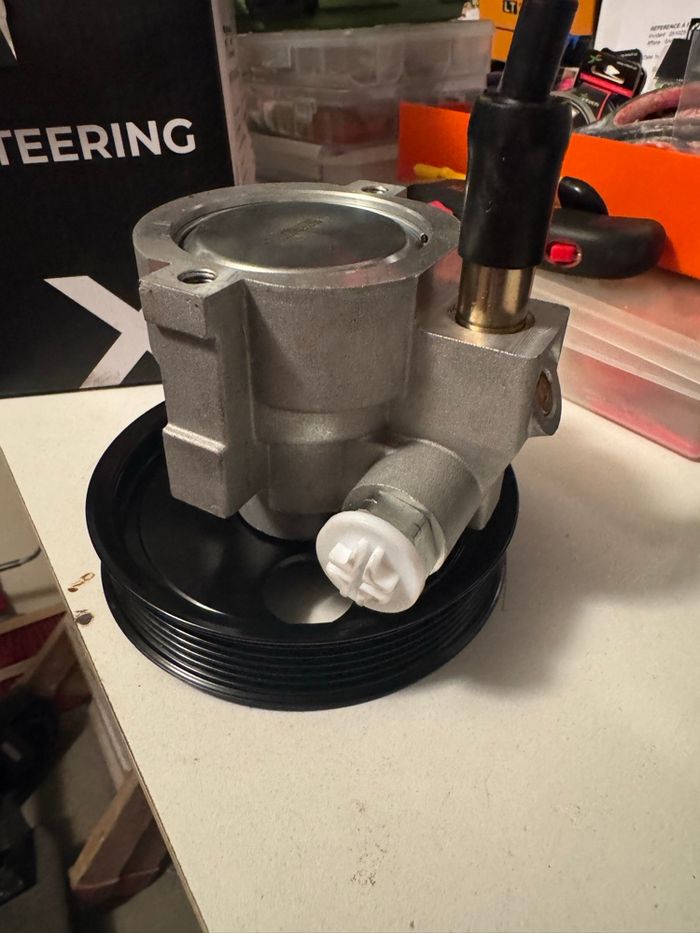 Pompe direction assistée - photo numéro 3