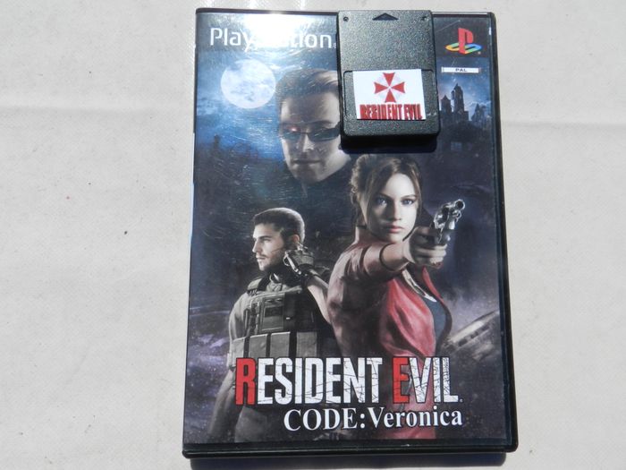 Resident Evil Code Veronica X (PS2) + Carte Mémoire 64 Mo préchargée