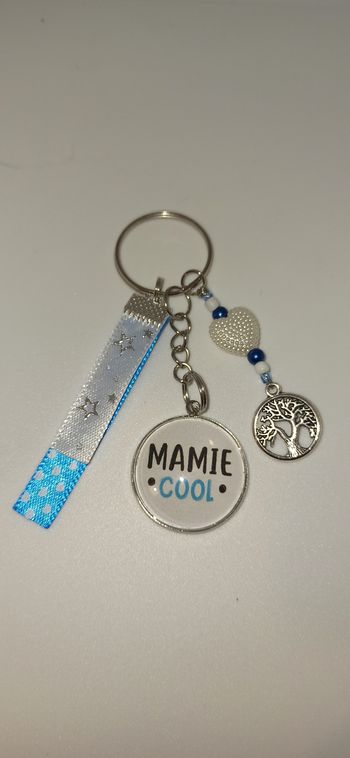 Porte clé mamie " Mamie cool"