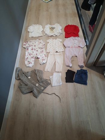 Lot de 9 mois fille neuf et tbe