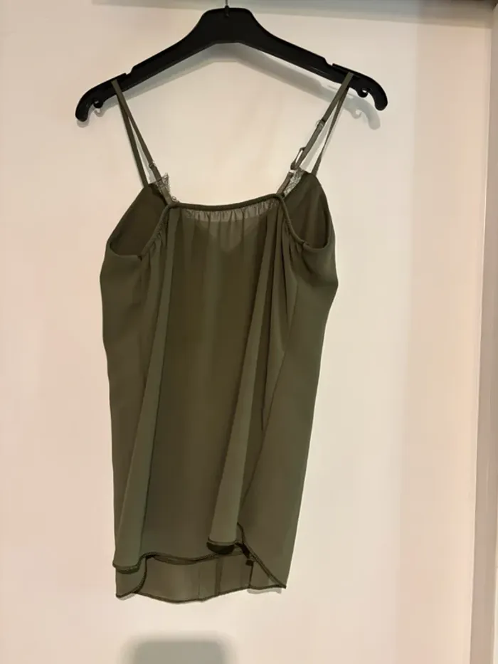Top kaki à dentelle – Taille S-36 très bon état - photo numéro 3