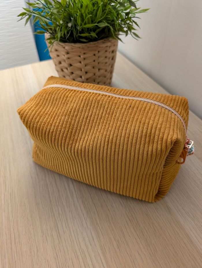 Trousse matelassée pour rangement maquillage ou autre - photo numéro 5