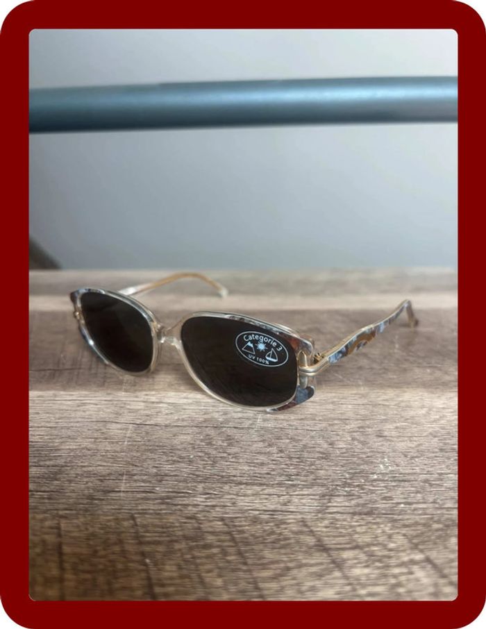 Lunette de soleil Givenchy verre ovale année 2000’ branches fines
