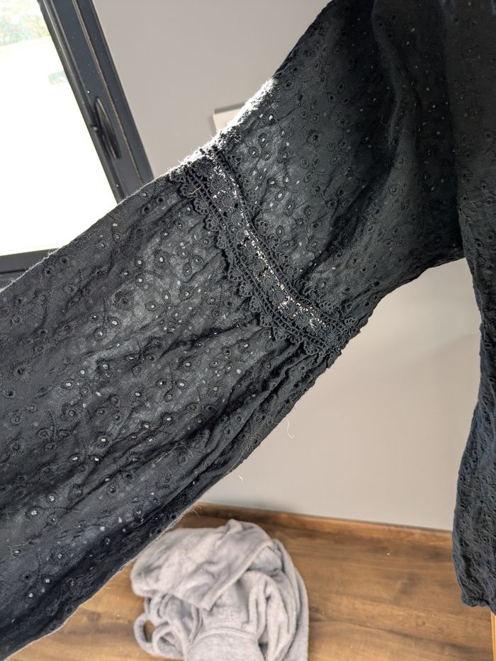 Blouse noire broderie anglaise - photo numéro 4