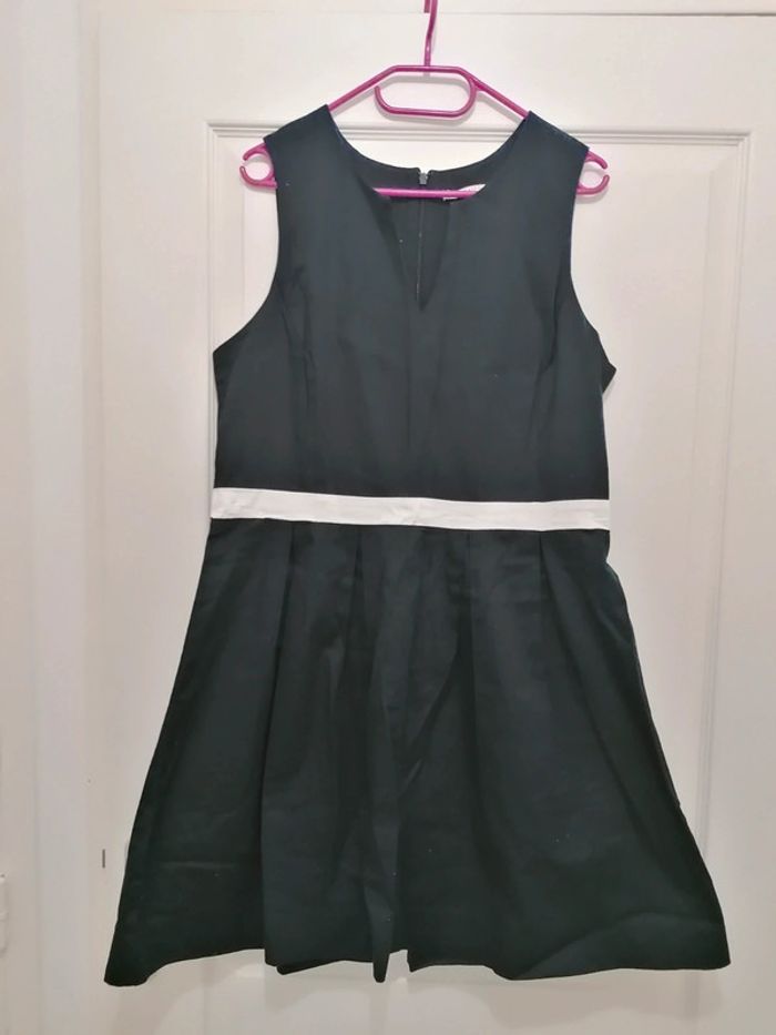 Robe noire neuve juste lavée taille 42