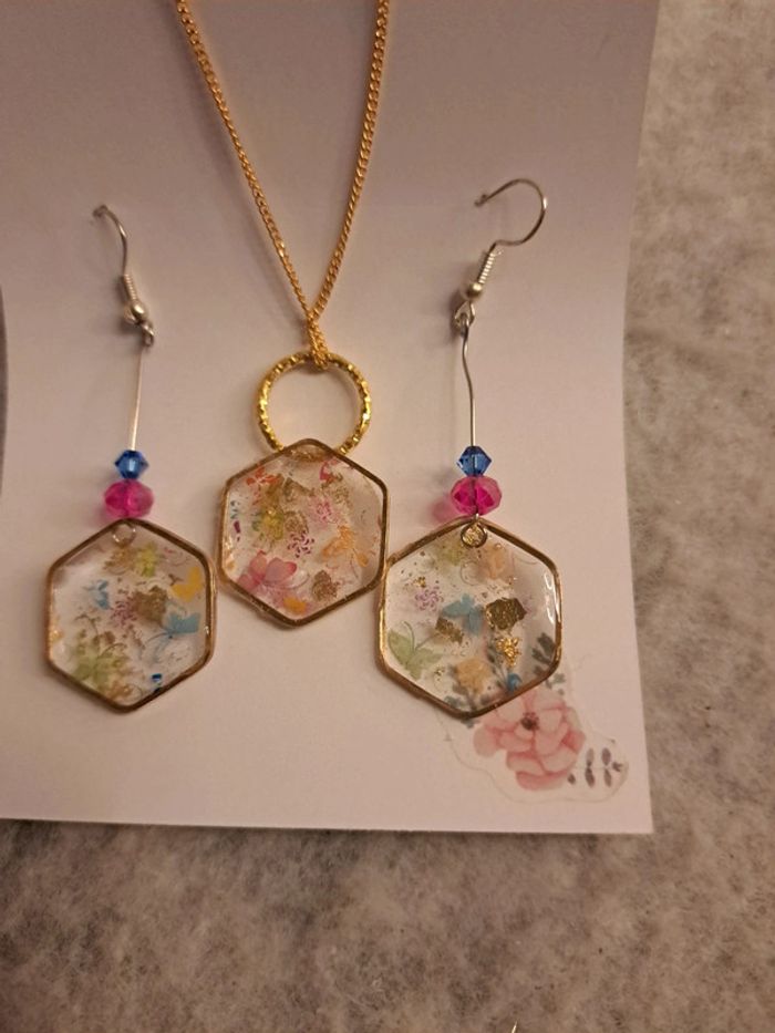Boucles d'oreilles pendante avec pendentif assortie multicolore - photo numéro 6