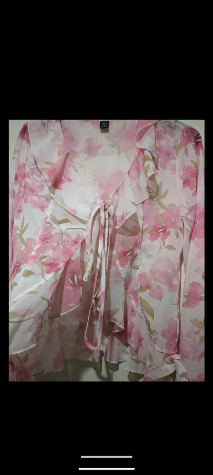 Magnifique blouse à volants en voilage froufrou couleurs romantiques. Taille 38 - photo numéro 5