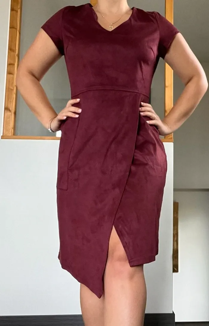 Robe élégante working girl suédine bordeaux