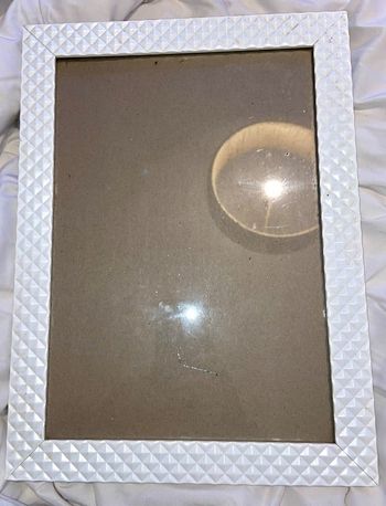 Cadre couleur blanc à relief taille 21x29.7cm