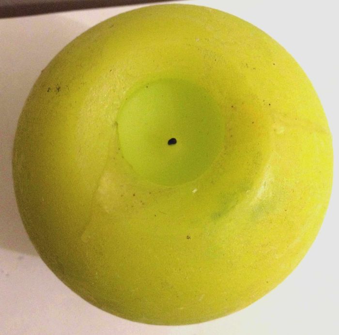 Bougie jaune pomme de forme ronde pour festivité ou autre - photo numéro 4