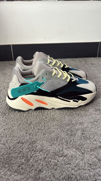 Yezzy 700 wave runner 