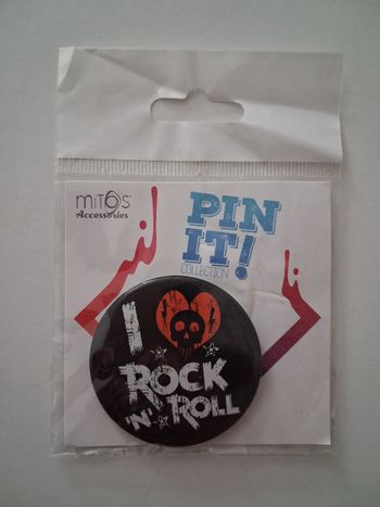 Badge collector Rock n'roll noir en métal