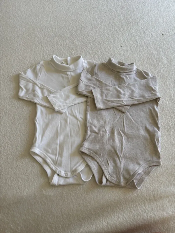 Lot de deux bodys col roulé bout chou