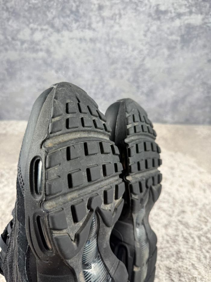 Nike Air Max 95 - Essentiel Triple Black - Full Black - photo numéro 10