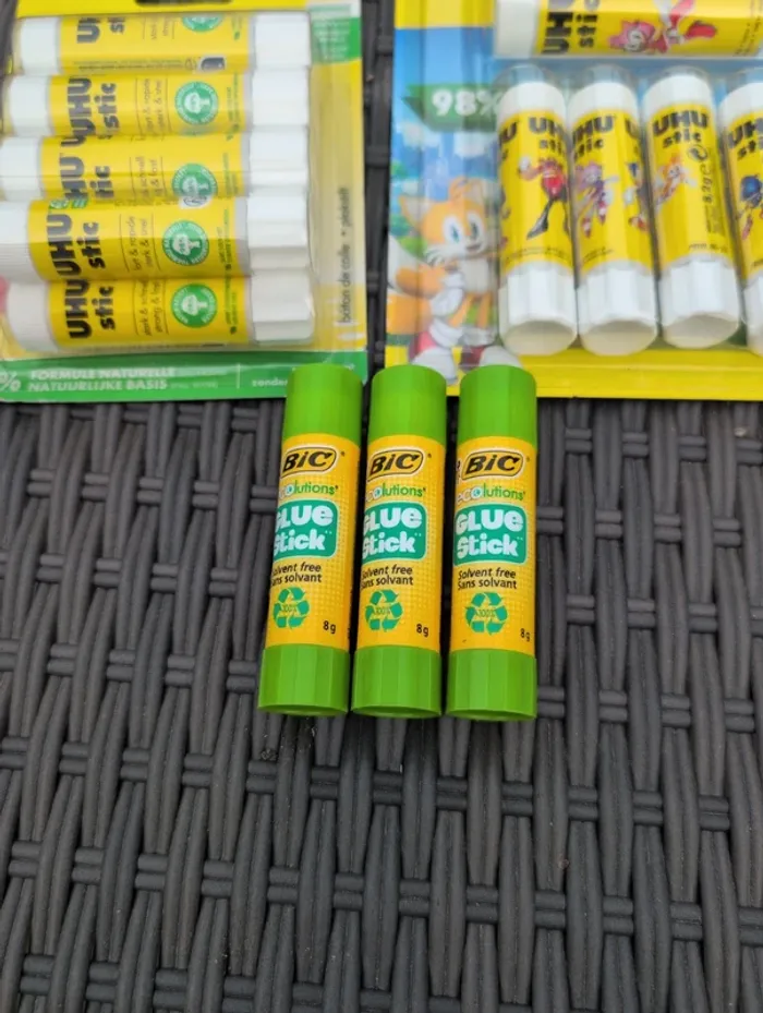 Lot de 18 tubes de colle uhu et bic - photo numéro 2