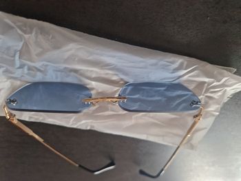 Lunettes de soleil adulte - NEUVES