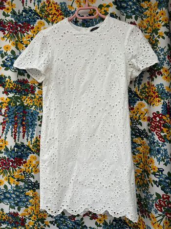 Robe brodée zippée au dos