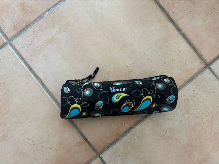 trousse scolaire noire à motifs - photo numéro 2