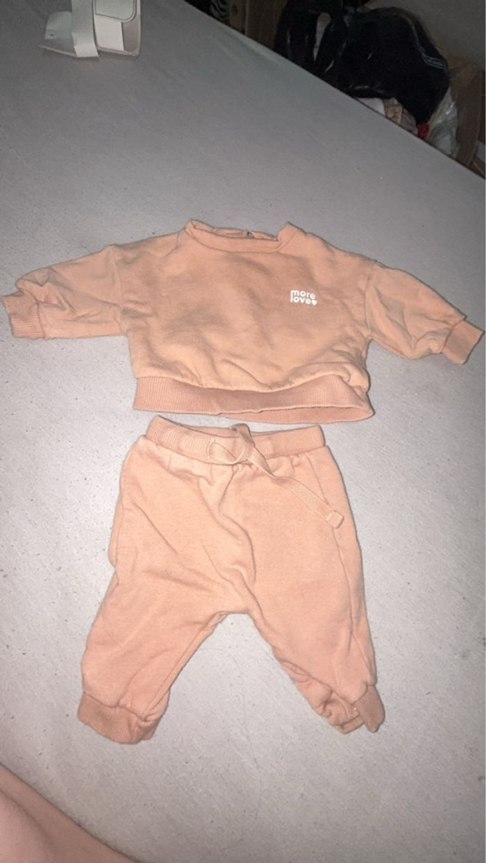 Ensemble, taille un mois - photo numéro 3