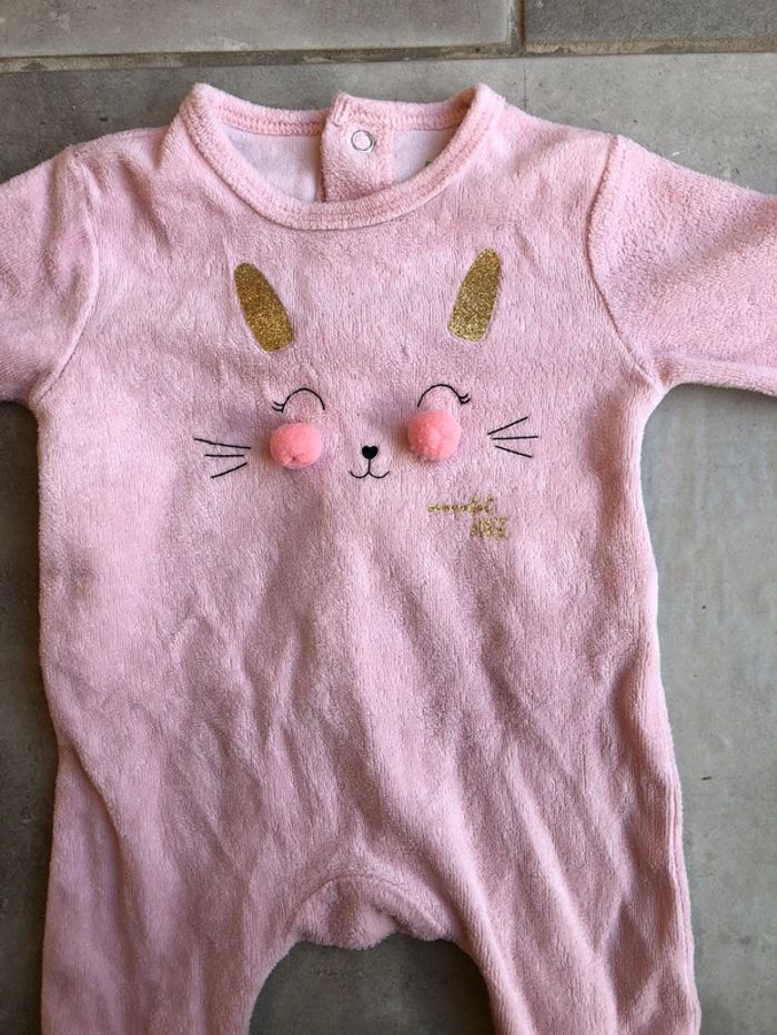 Pyjama une pièce bébé fille Kiabi 1 mois - photo numéro 2
