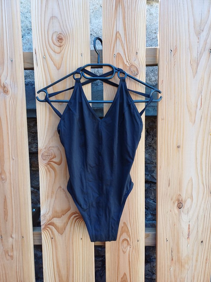 Joli maillot de bain une pièce noir dos croisé taille 38 - photo numéro 3