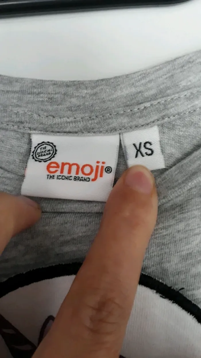 T-shirt gris avec patch à interchanger - photo numéro 4