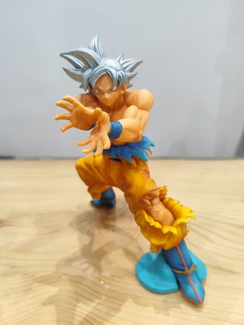 Figurine son goku ultra instinct
