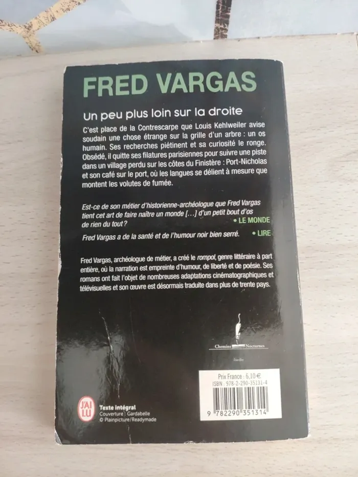 Livre poche un peu plus loin sur la droite Vargas - photo numéro 2