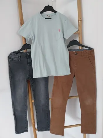 Lot t-shirt et deux pantalons 8 ans