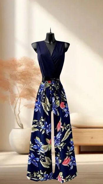 Combi à fleurs bleu marine pour l’été