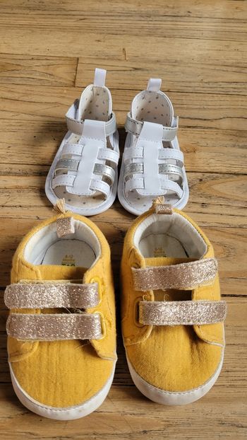 Chaussures taille 6 - 12 mois 