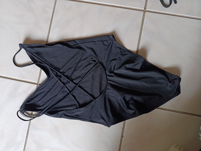 Maillot de bain une pièce noir - photo numéro 2