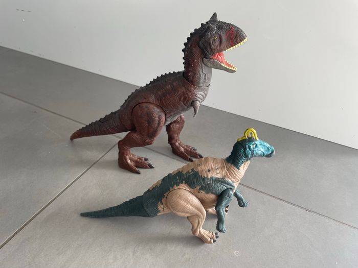 Lot de 2 dinosaures Jurassic World Figurine  Carnotaurus - photo numéro 2