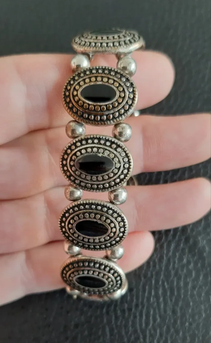 Très joli bracelet extensible vintage en émail noir et laiton argenté - photo numéro 2