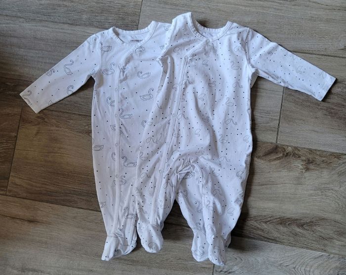 Pyjama léger motif cygnes taille 9 mois
