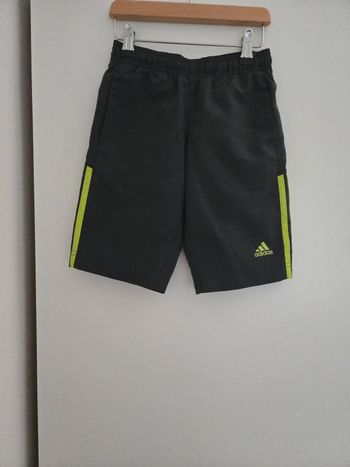 Short Adidas en 4/5 ans