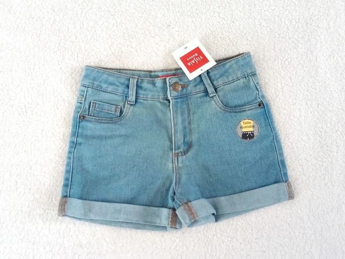 Short en jean bleu tissaia 8 ans neuf