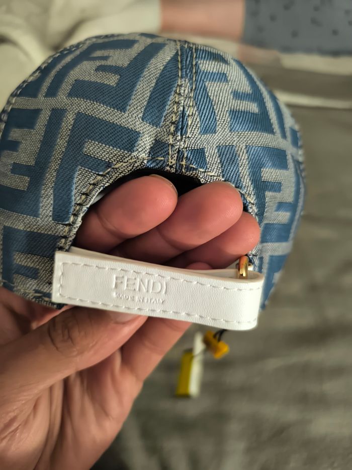 Casquette fendi - photo numéro 3