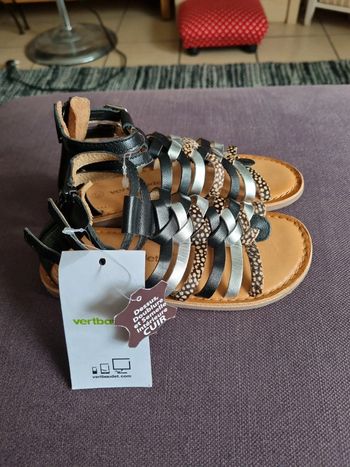 Sandales Vertbaudet cuir neuves taille 29