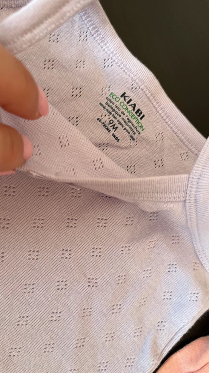 Lot 3 bodys 9 mois - photo numéro 2