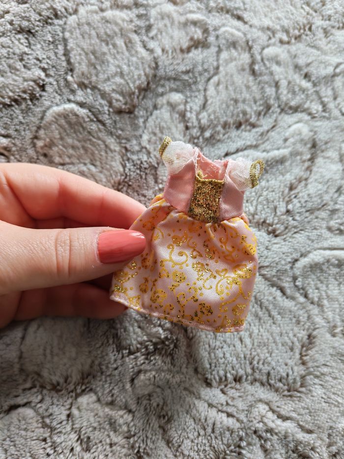 Robe princesse pour une mini-poupée