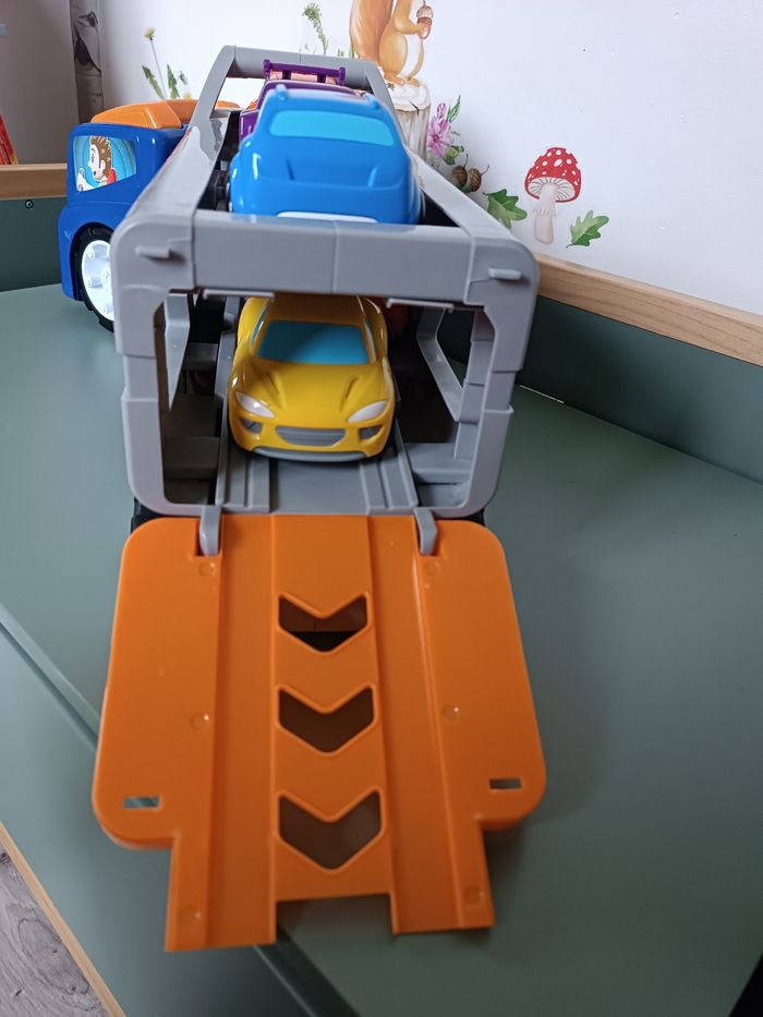 Jouet camion avec voitures - photo numéro 3