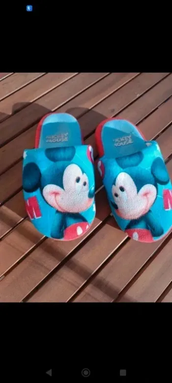Chaussons mickey pointure 32-33