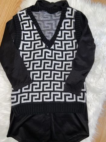 Pull sans manches + chemise longue noire fluide