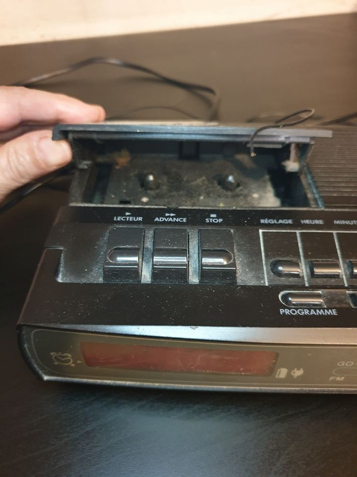 Radio réveil à cassette vintage - photo numéro 2