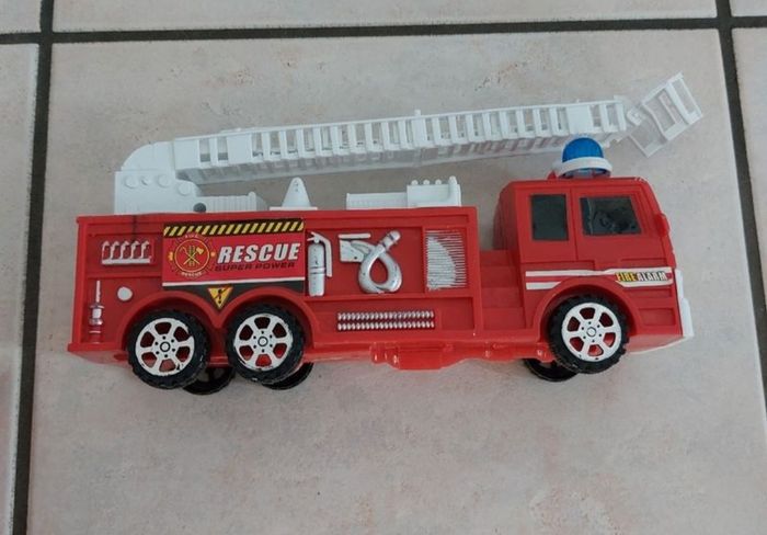 Camion de pompiers - photo numéro 2