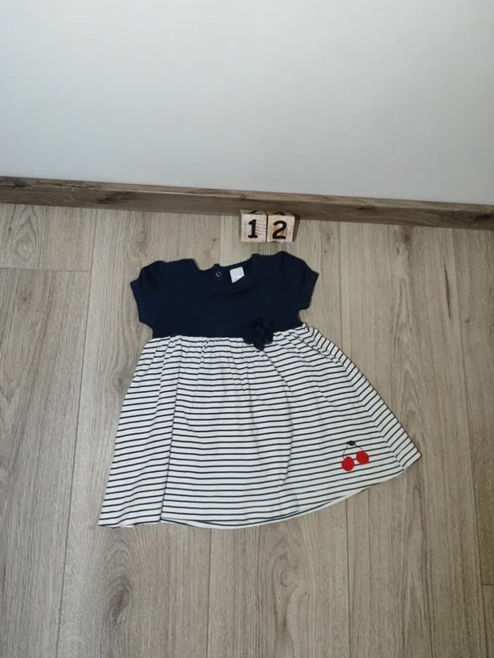 Robe à manches courtes. 12 mois